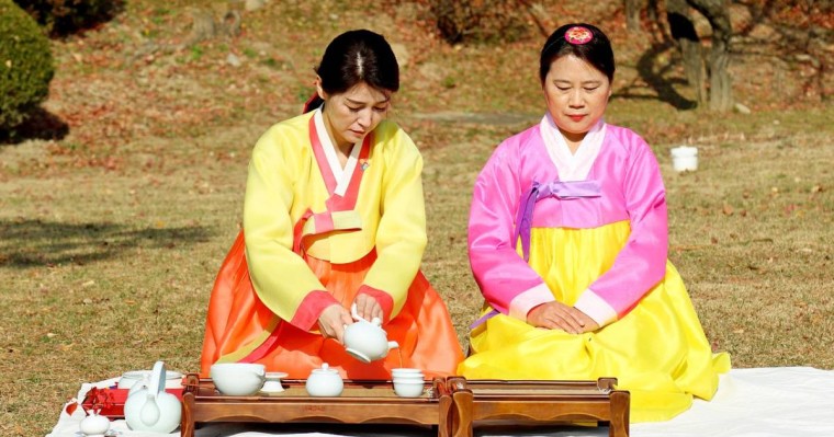 "Жергілікті тұрғын атану үшін тұрмысқа шығу қажет": Кореядағы қазақтар виза мәселесіне алаңдаулы