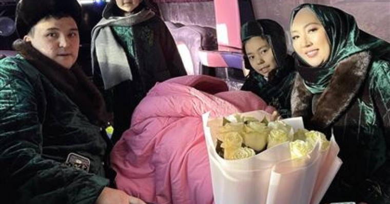 "Біртүрлі екен": Сара Тоқтамысованың қызына таңдаған есімі сөз болды