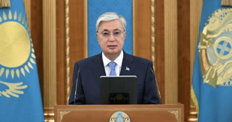 Президент мемлекеттік наградалар, жоғары әскери және арнаулы атақтар, сыныптық шендер тапсыру рәсіміне қатысты