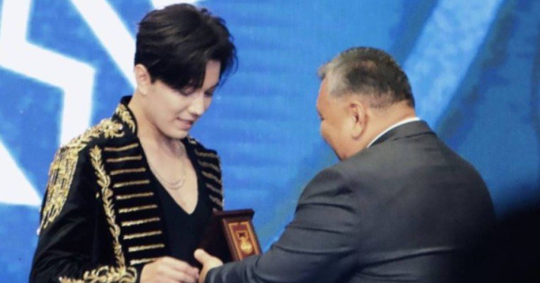 Димаш Құдайберген тағы бір елдің халық әртісі атанды