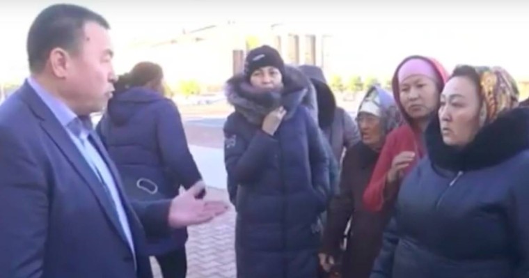 "Үй кезегінің жылжымайтынына наразы" әйелдер және жаңаөзендіктердің үндеуі