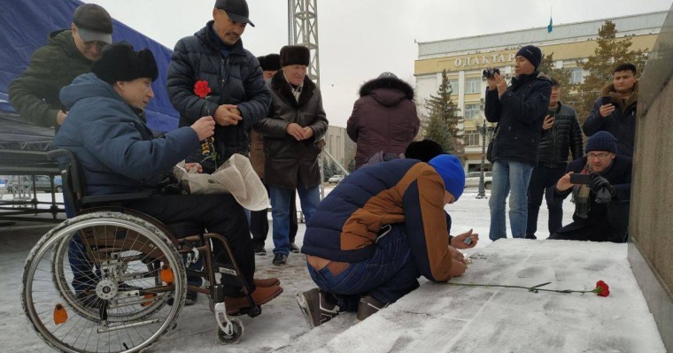 Оралда белсенділер ұшақ апатынан қаза болғандарды еске алды