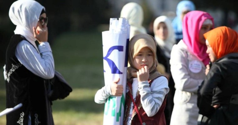 "Оқушылар орамал тақсын": Петиция жарияланып, мыңдаған адам қол қоюда
