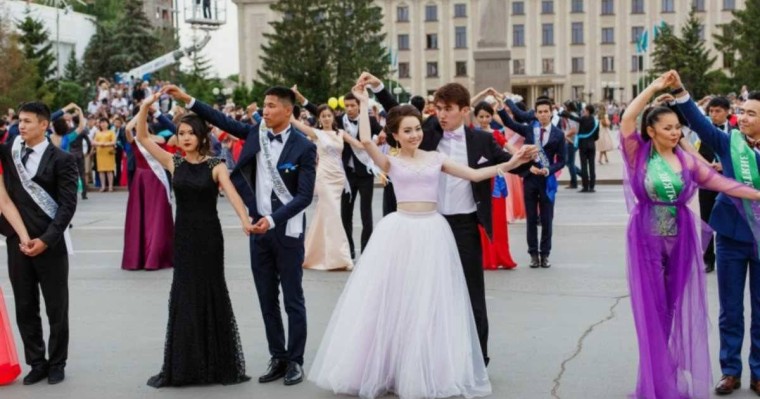 Тоқаев мектеп түлектерін құттықтады - Қазақстан жаңалықтары