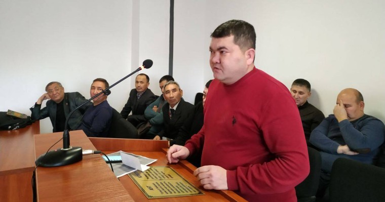 Оралда "журналиске күш көрсетті" деп айыпталған блогер бес күнге қамалды