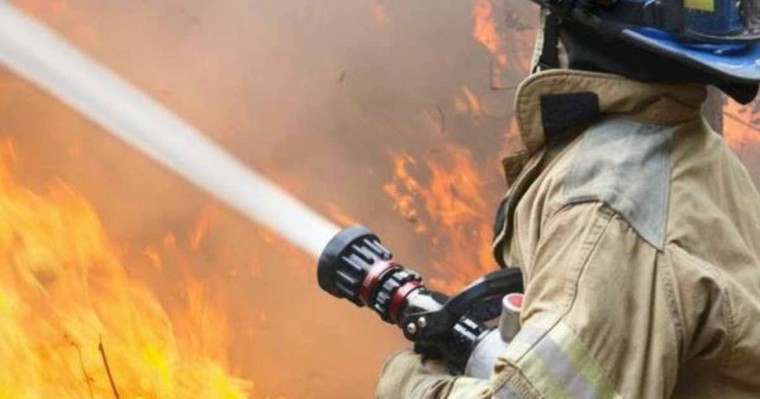 Ақтөбе облысында ер азамат бір отбасыны өрттен аман алып қалды - Қазақстан жаңалықтары