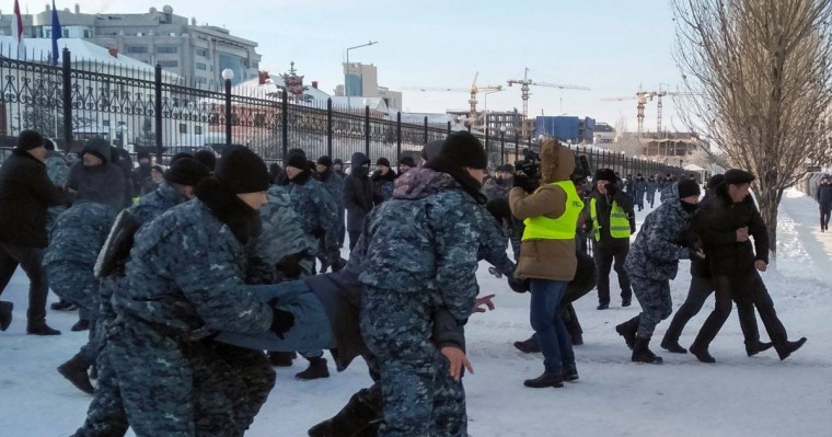 Нұр-сұлтандық белсенділер биліктен қамалғандарды босатуды талап етті