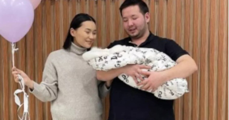 Қызды болған Айсәуле Бақытбек перзентханадан шықты (фото)