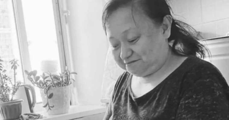 Қарағандыда ер адам бұрынғы әйелін балаларының көзінше пышақтап өлтірген