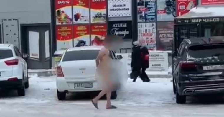 Жезқазғанда ер адам көшені жалаңаш жүріп өткен (видео)