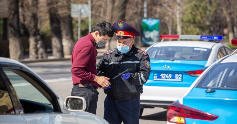 "Алматылықтар бетпердені шешіп, антисептикті ұмытты": Полиция рейдке шыға бастады - Қазақстан жаңалықтары