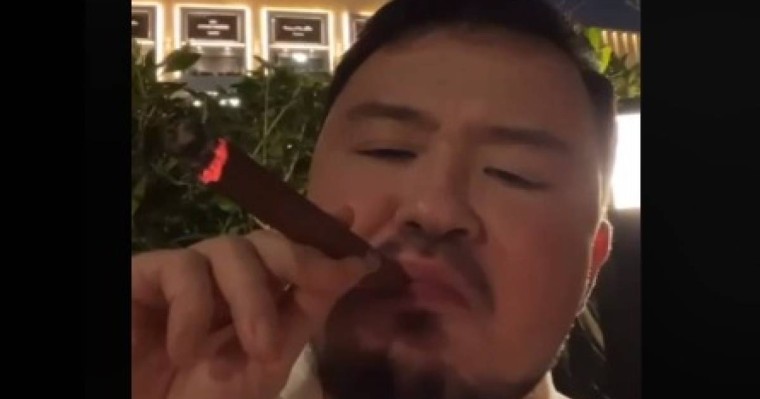 "Ал біз Абу-Дабиде": Құлыбаевтың ұлы қазақстандықтарға сәлем жолдады