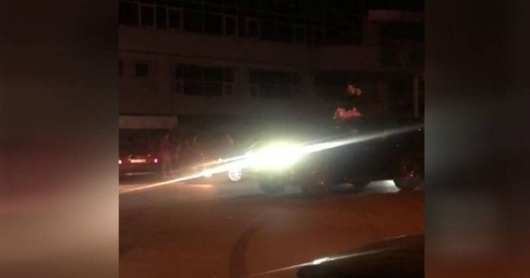 Көлігінің үстіне қыздарды отырғызып, Нұр-Сұлтанда серуен құрған жүргізуші видеоға түсіп қалды - Қазақстан жаңалықтары