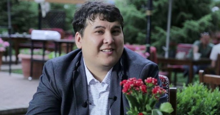 “Орыс тілі — жанымның шамшырағы”: Балтабек Нұрғалиев орыс тіліне арнап даулы өлең шығарды