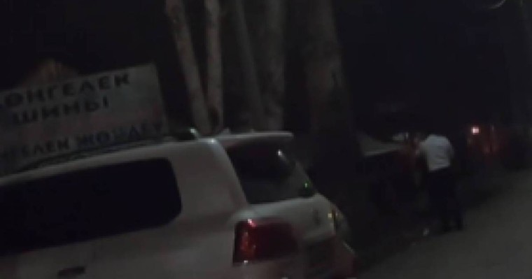 Мас болып көлік жүргізіп, әйелін ұрған: Желіде Талдықорған әкімінің төбелес видеосы пайда болды