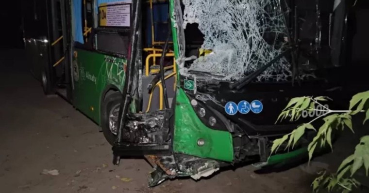 Алматыда ірі жол апаты: 23 адам зардап шекті