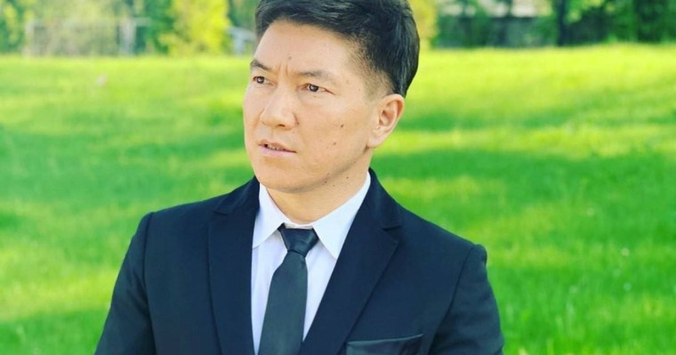 «Кірерге тесік таппай жүріңіз»: Сәкен Майғазиев өзін «қарғаған» әйелге жауап берді