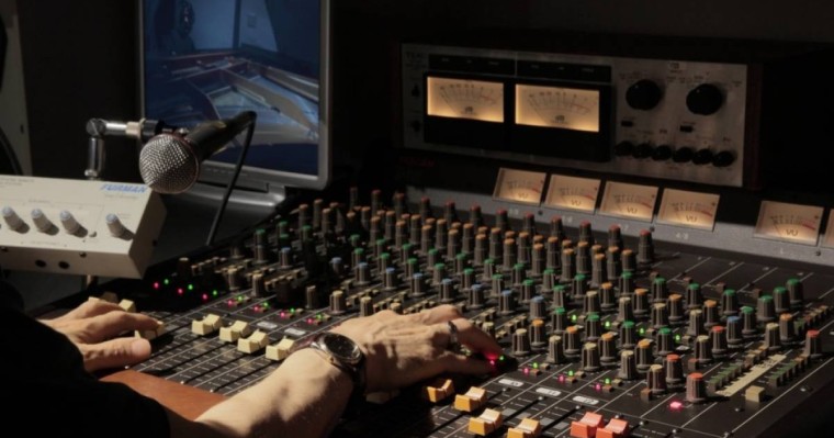 Фонограммамен ән айтуға тыйым салынды