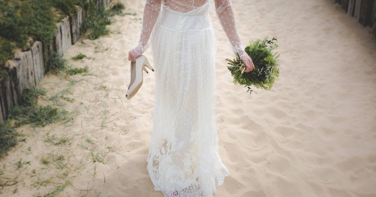 Ұлының үйлену тойына қалыңдықпен бірдей көйлек киіп барған ене сынға ұшырады