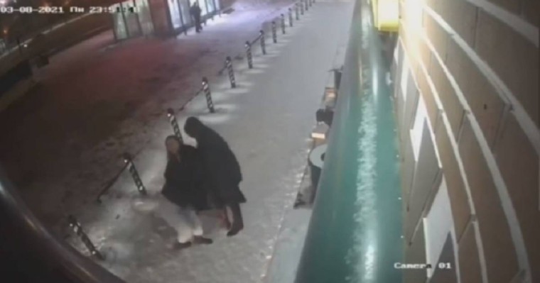 Елордада ер адам 8 наурыз күні екі бойжеткенді ұрып кетті