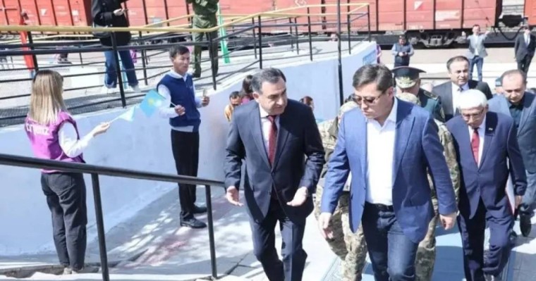 Тәжікстан Қазақстанға гуманитарлық көмек жіберді