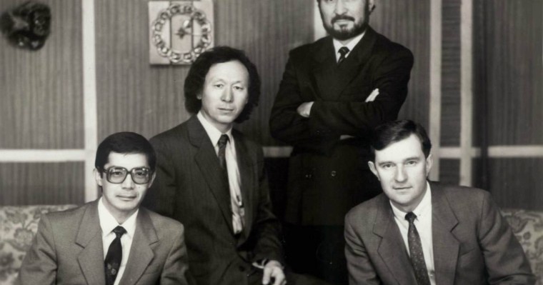 "Америкалықтарды орындарынан тұрғыздық". Мұрат Құсайынов АҚШ-қа аяқ басқан "Дос-Мұқасанның" естеліктері жайлы - Қазақстан жаңалықтары