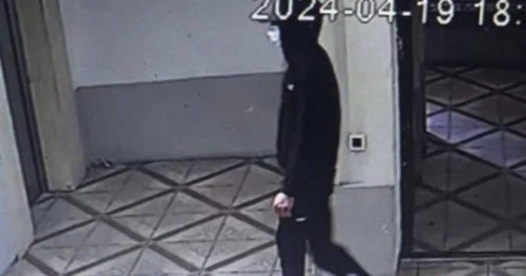 Басының алты жері тігілген: Астанада белгісіз ер адам әйелге шабуыл жасады