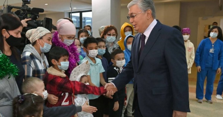 Тоқаев Ана мен бала ұлттық ғылыми орталығына барды