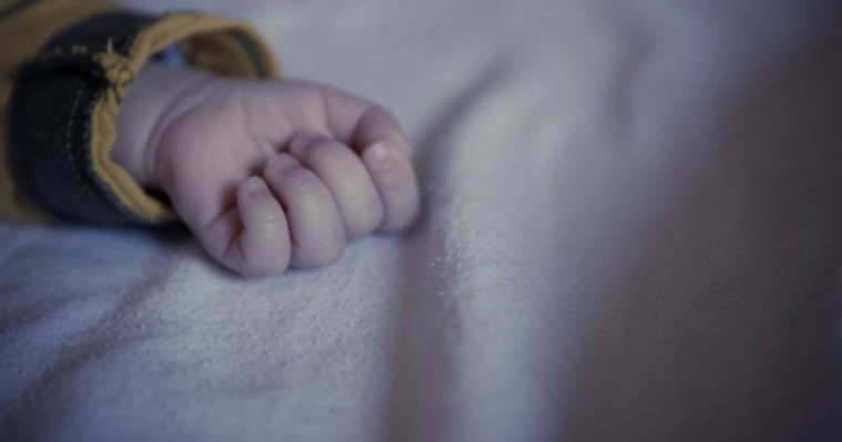 Қоқыстағы пластикалық шелектен сәби денесі табылды