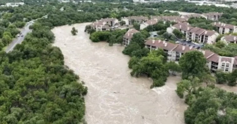 АҚШ-тағы су тасқыны: қайтыс болғандар саны 110 адамға жетті