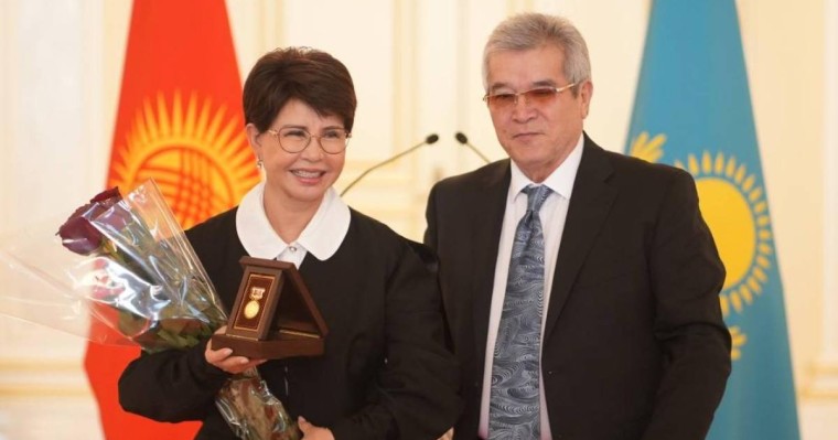 Алтынбек Қоразбаев пен Роза Рымбаева жаңа атаққа ие болды