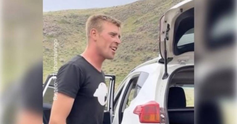 «Жүзі мейірімді»: Орыс жігітінің қазақша ән айтқан видеосы жұртты тамсандырды (ВИДЕО)