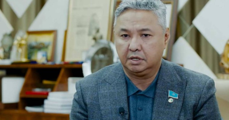 "Елбасының құзыреттері қалмады": Азат Перуашев енді Тоқаевты қолдайтынын айтты