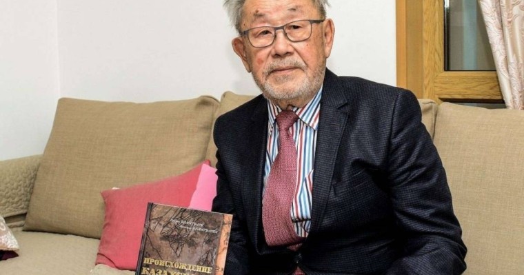 "50 ғасырлық биологиялық тарихы бар халық". Оразақ Смағұл "қазақ жоқ" дейтіндерге жауап берді