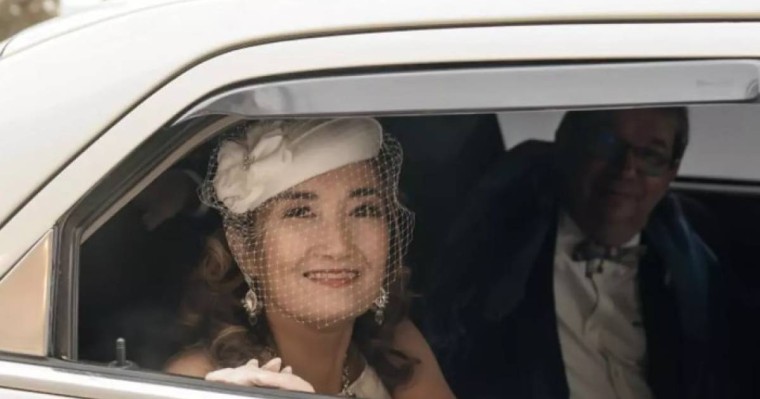 "Екеуіміздің де жасымыз елуден асты": Жуырда француз жігітіне тұрмысқа шыққан қазақ әйелі өз хикаясын баяндады (фото)