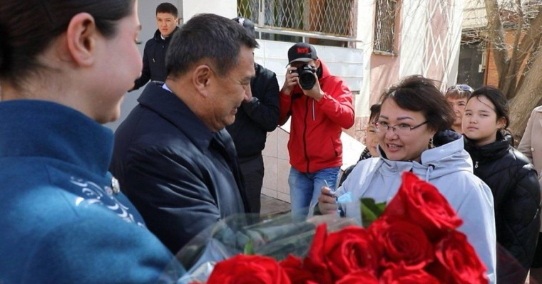 Су тасқынынан зардап шеккен облыс орталығының алғашқы тұрғындарына пәтерлер берілді