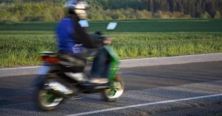 Мопед мінген 12 жасар бала автобусқа соғылып, көз жұмды