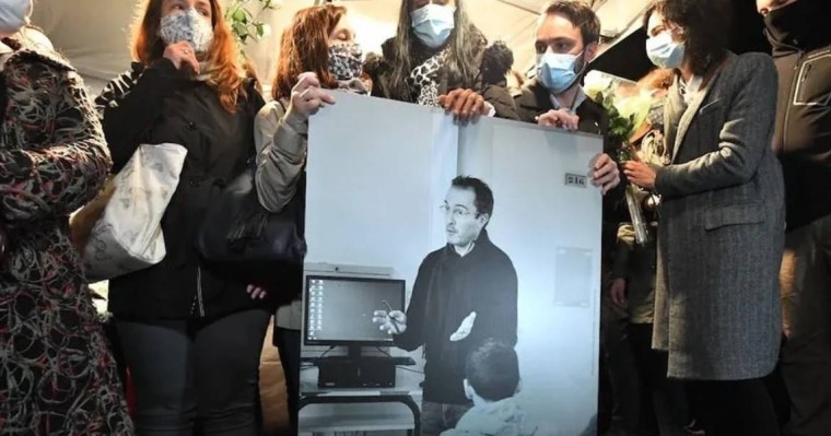 Қыз бала әкесіне өтірік айтып барған. Мұхаммед пайғамбар туралы сабақтан соң мұғалімді өлтіріп кетті