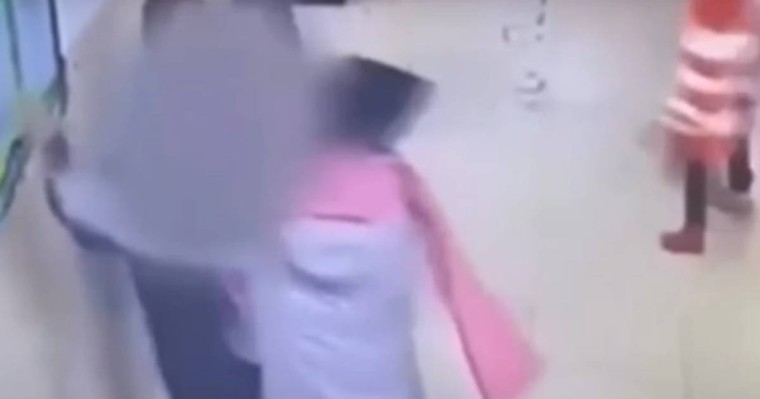 Түркістан облысында ата-ана мен мұғалім мектепте жаға ұстасты (видео)