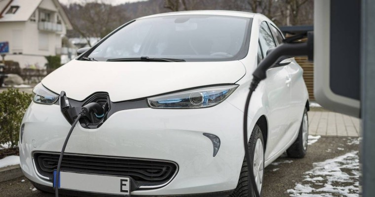 Көпбалалы аналар мен электромобильдерге автотұрақ тегін болады