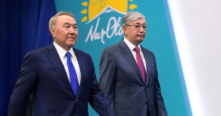 Тоқаев-Назарбаев: Елбасының арқасында елдегі бай адамдар көбейді...