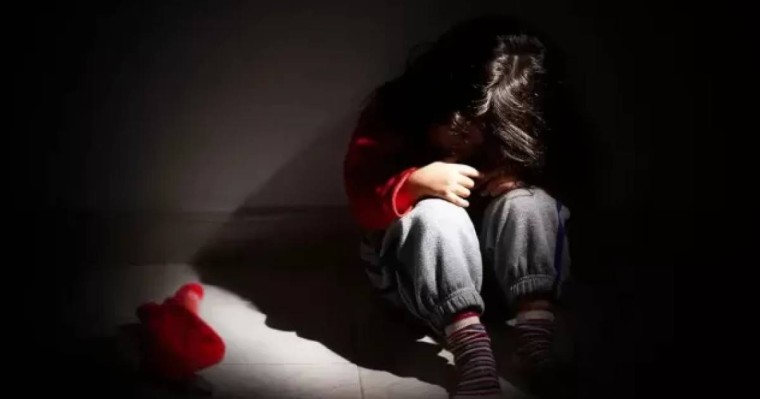 Павлодарда өгей қызын 8 жасынан бастап зорлап келген ер адам 23 жылға сотталды