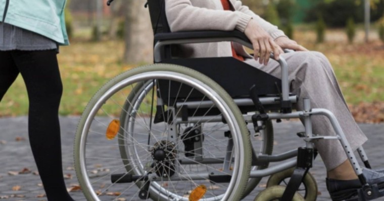 Әлеуметтік қызметкерлер алты мүгедек адамның шотынан 3,8 миллион теңге ұрлаған