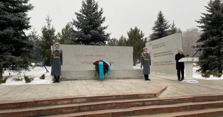 Қасым-Жомат Тоқаев Алматыда қаңтар құрбандарына арналған ескерткішті ашып берді