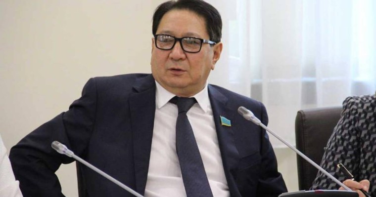 Бір адамға 19 млн: Депутат медициналық сақтандыру қоры басшыларының сыйақысына шүйлікті