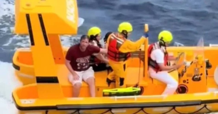 Әкесі қызын құтқару үшін кемеден суға секірген: Алайда ер адамның үстінен іс қозғалды