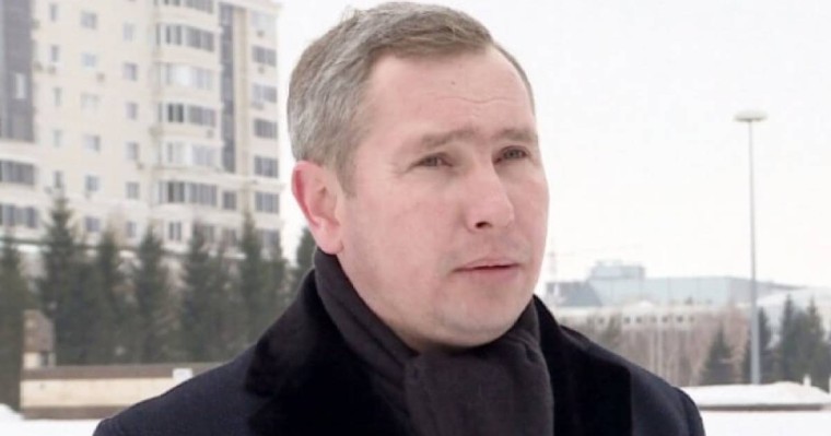 «Қазақша айтамын»: Депутат журналистке орысша жауап беруден бас тартты (ВИДЕО)