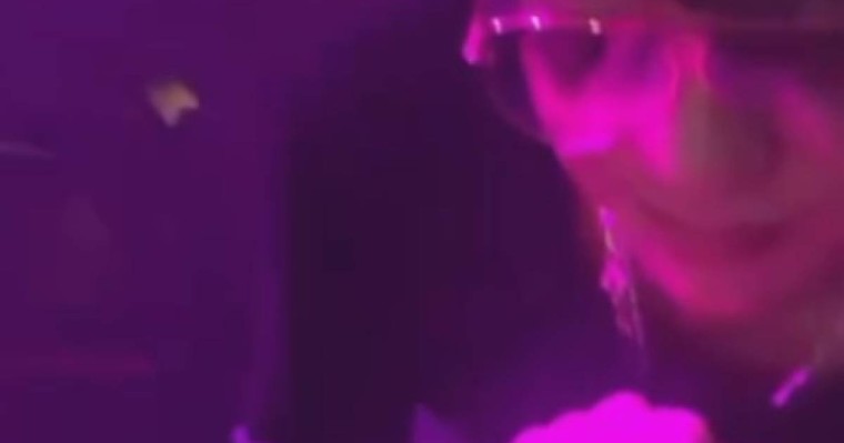 "Жұлдыз тағы кетіп қалмасын": Қайрат Нұртастың өзге қыздарды сүйген видеосын анасы не үшін жариялады