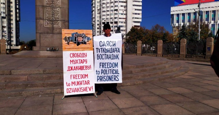 Адвокат "митинг заңын бұзды" деп қамалғандардың аштық жариялағанын айтады