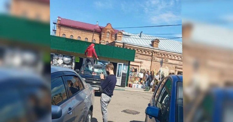 Петропавлда хайп қуған жігіт көліктің терезесін шағып тастады - Қазақстан жаңалықтары